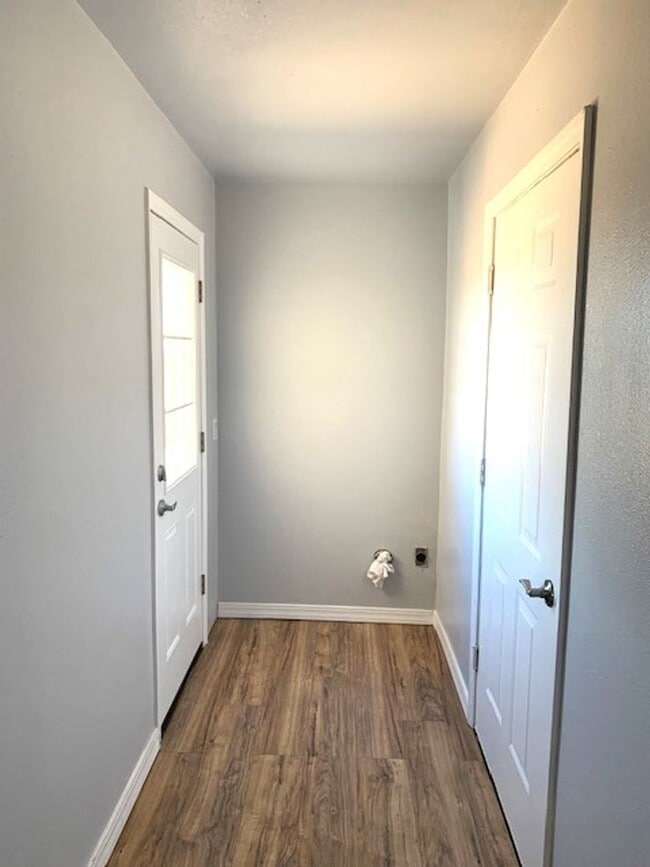 Building Photo - 3 bedroom home in Spring Creek with a garage