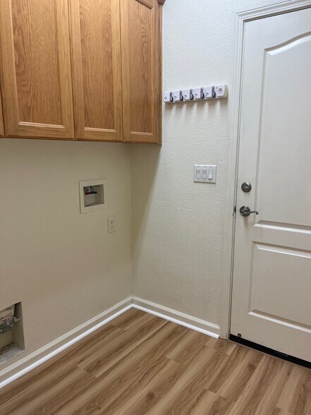 laundry room - 2954 Cardinal Dr