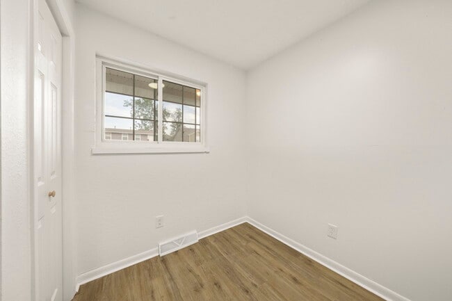 Building Photo - 512 Maier Dr
