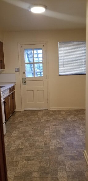 Kitchen - 1348 Eastview Ave