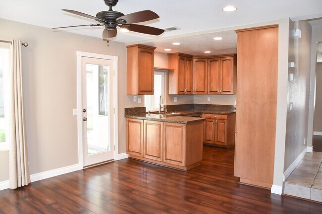 Building Photo - Beautiful 2 Story Home For Rent