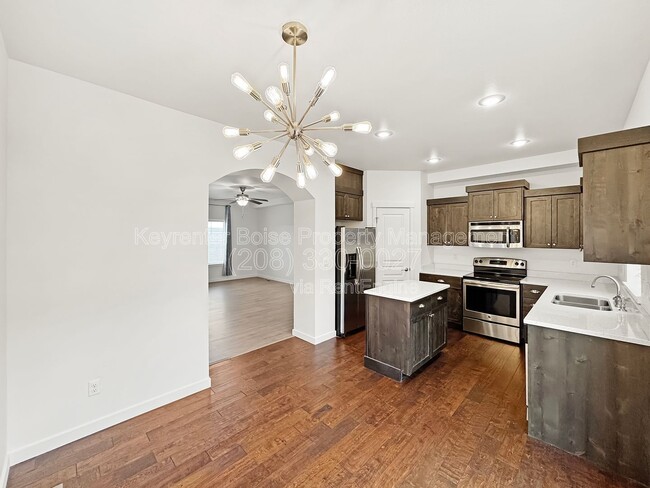 Building Photo - 8721 W Pine Valley Ln