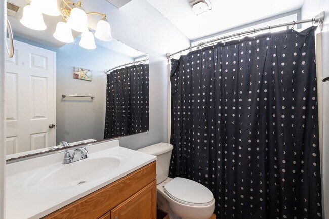 Building Photo - 219 Patane