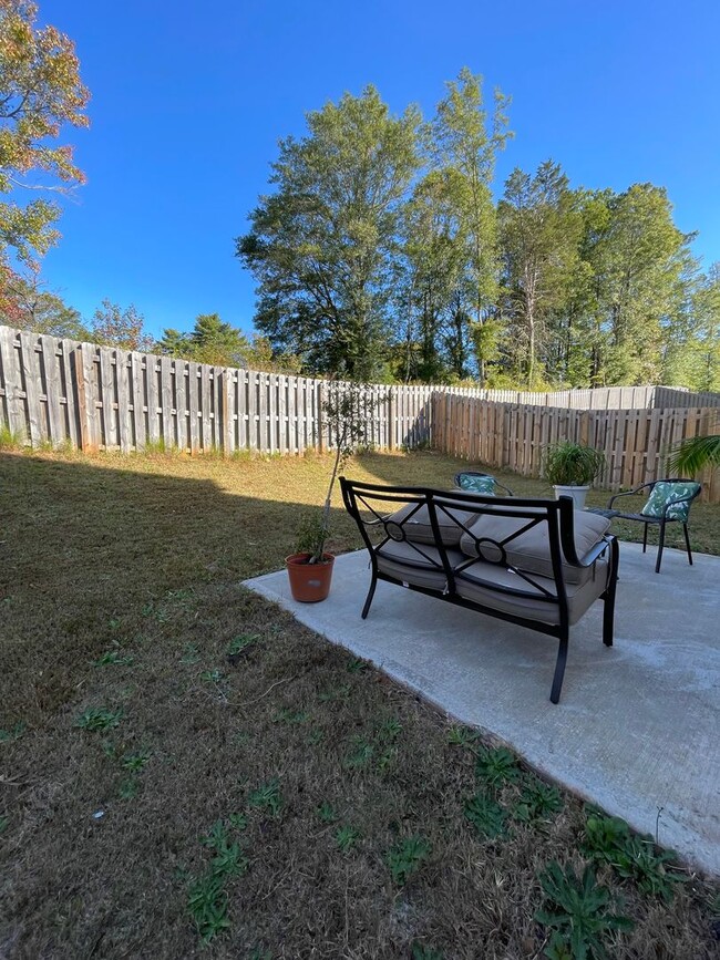 Building Photo - Highland Park - Easley - Furnished or Unfu...