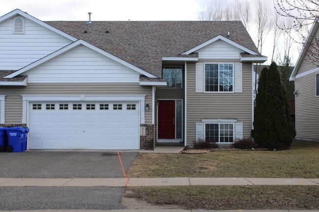 Building Photo - Adorable 2 Bed 2 Bath Duplex