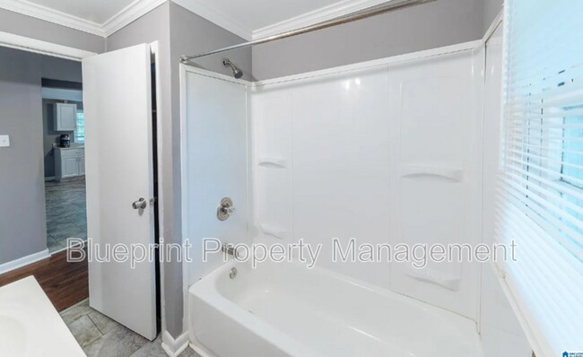Building Photo - 2242 3rd Ave S