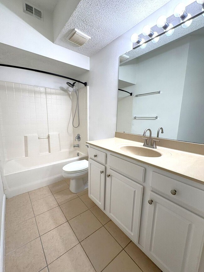 Building Photo - 3 Bedroom with Water View - Villanova at H...