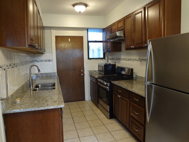 Building Photo - 5463 S Ingleside Ave