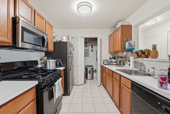 Building Photo - Bathed in natural light, this stunning second level condominium offers an effortless blend of com...