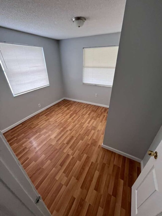 Building Photo - Beautiful 2 bedroom 1 bathroom Single Family House!