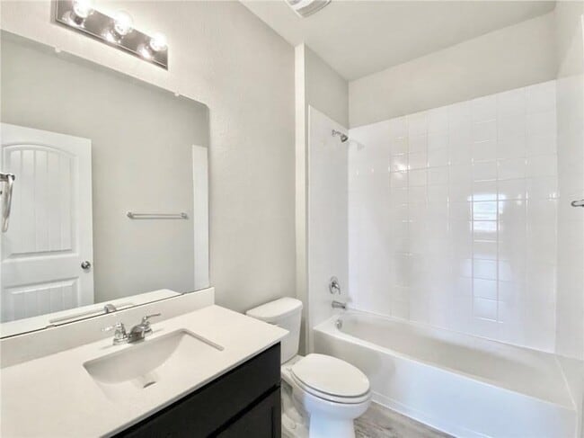 Building Photo - 2036 Port Ellen Dr