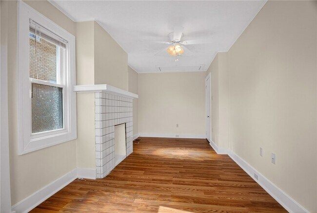 Building Photo - 1227 Denisonview St