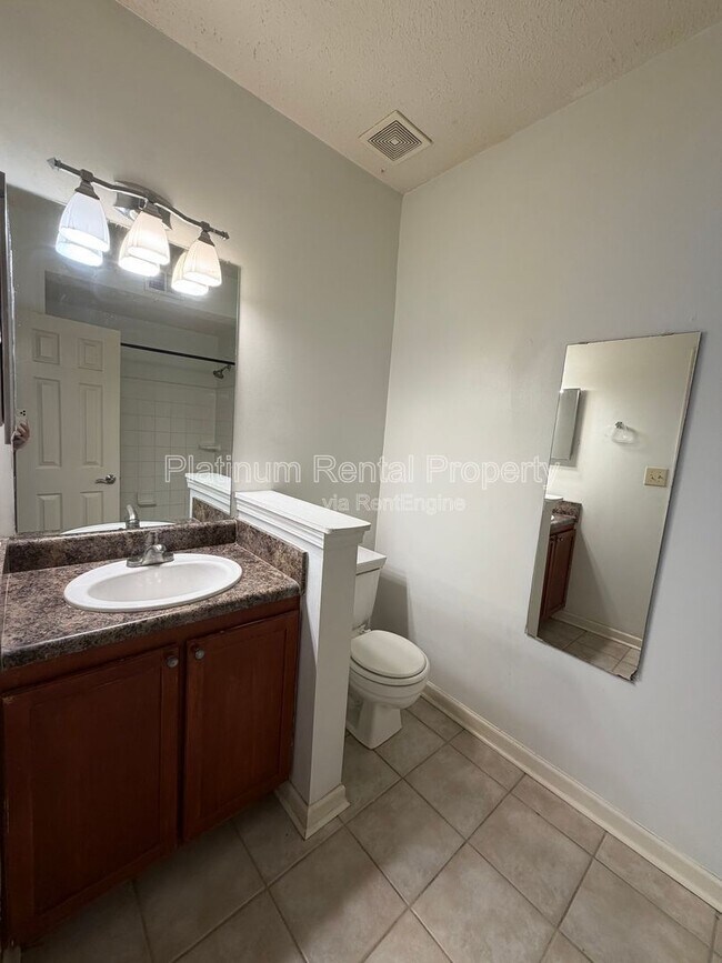 Building Photo - 1250 Parkwood Cir SE