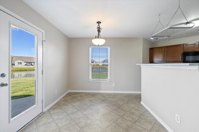 Building Photo - 898 Stonehurst Dr