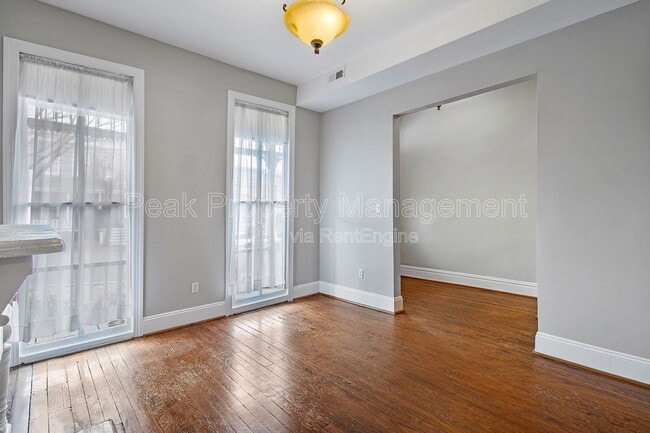 Building Photo - 2122 E Marshall St