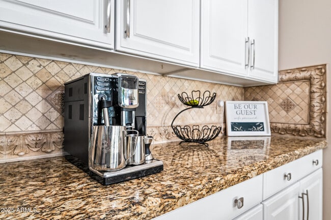 Building Photo - 1817 E Willow Tree Ct