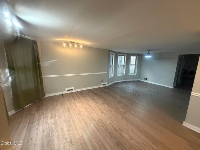 Building Photo - 603 1st St