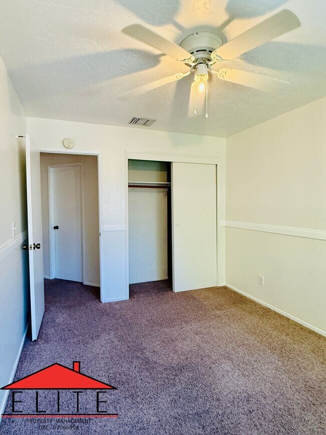 Building Photo - AVAILABLE NOW!!