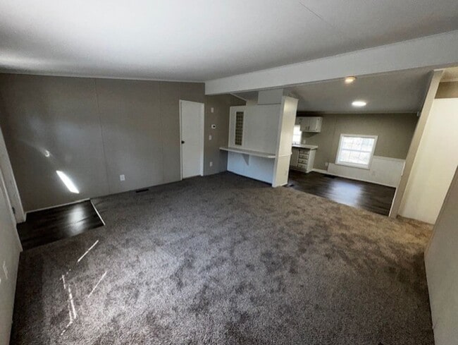 Building Photo - Discover this well-maintained 3-bedroom, 2-bath home in Lincolnton, NC,