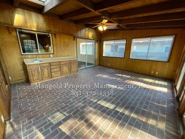 Building Photo - Beautiful 4-bed 2-bath Home with Cozy Fireplace, Front and Back Yards and Large Windows!