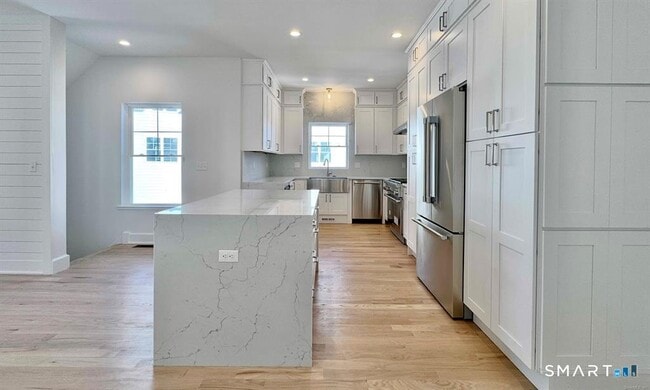 Building Photo - 25 Village Rd