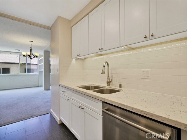 Building Photo - 540 Kelton Ave