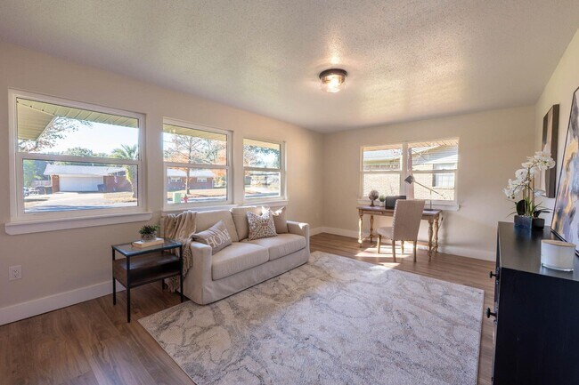 Building Photo - 1 Stafford Cir NE