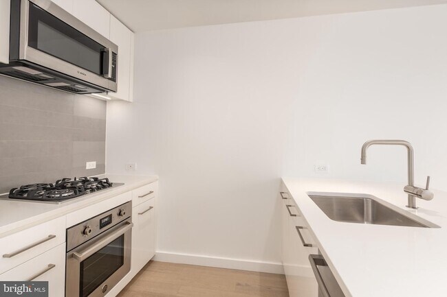 Building Photo - 1110 23rd St NW