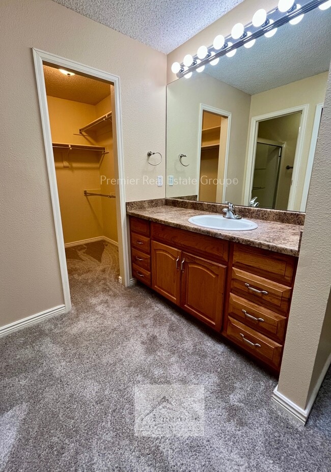 Building Photo - 75 Rising Sun Terrace