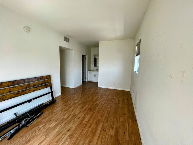 Building Photo - 1066 Everett Pl