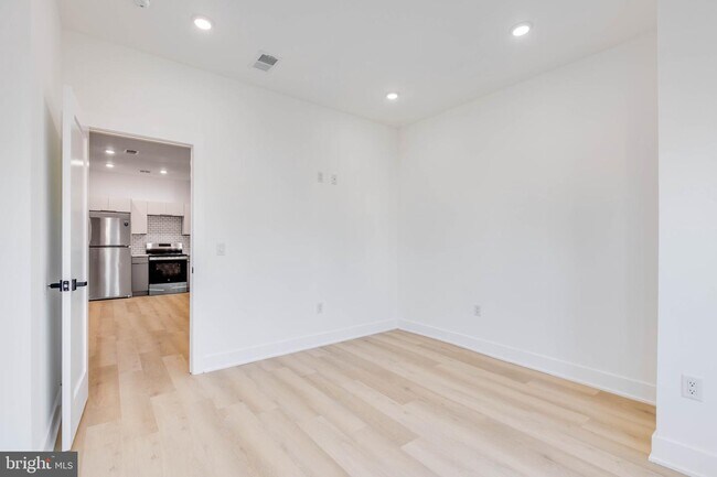 Building Photo - 6027 Delancey St