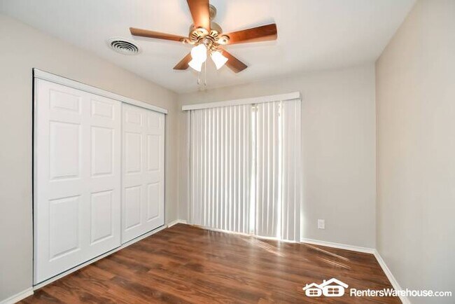 Building Photo - Newly renovated spacious 3 bed/2 bath with...