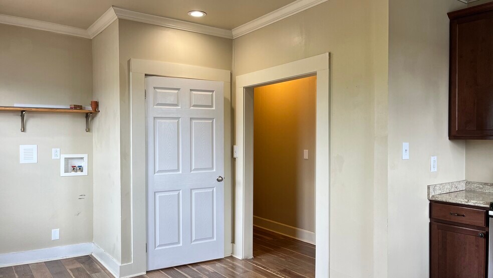 Building Photo - 301 Highland Ave