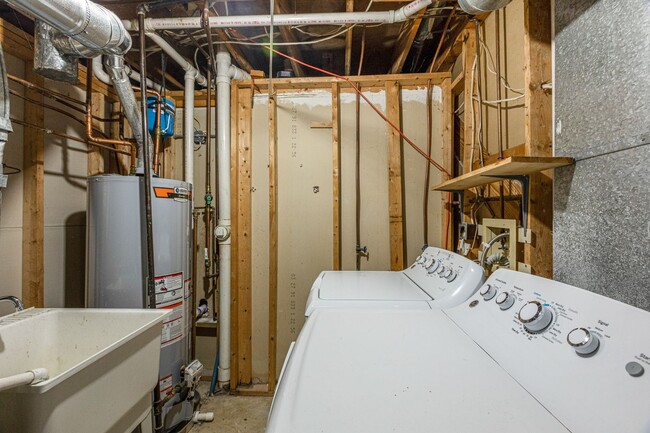 Building Photo - 3303 Spring Lake Ct