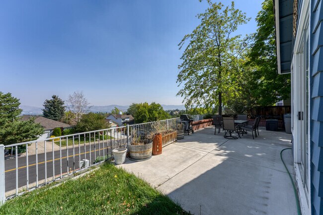 Building Photo - 2320 Overlook Ct