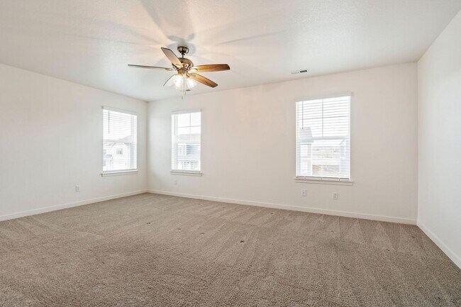 Building Photo - Ideally Located Modern 4-Bedroom Home