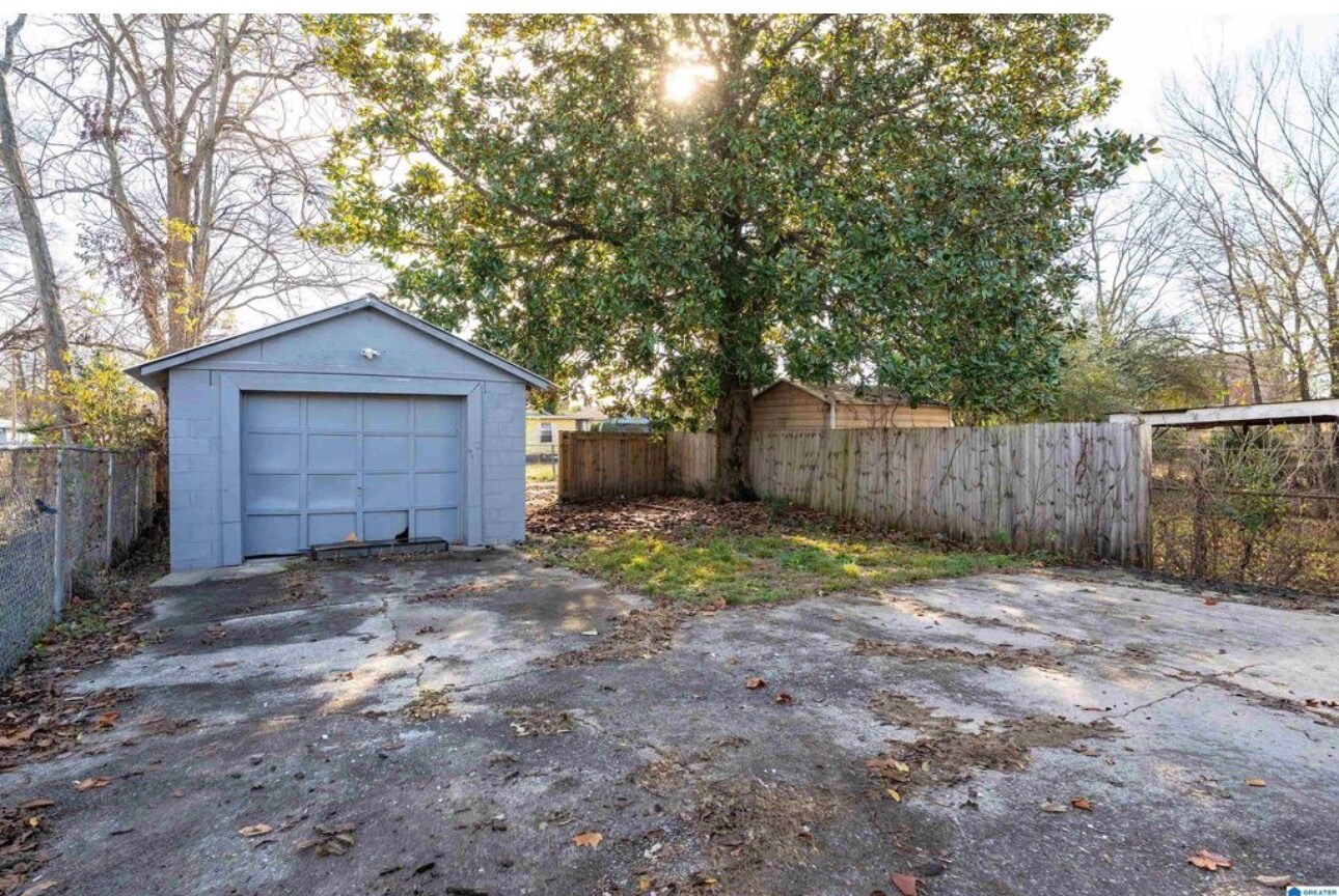 Building Photo - 1825 18th St Ensley