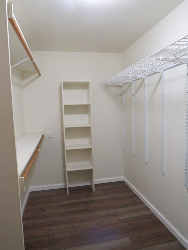 Building Photo - 1434 S Canoe Creek Dr