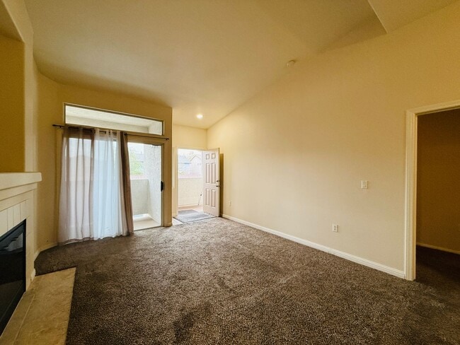 Building Photo - 3 bdrm, 2 bath Mission Hills Condo-Availab...