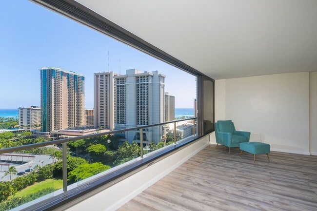 Building Photo - Canterbury Place - Fully renovated with hi...