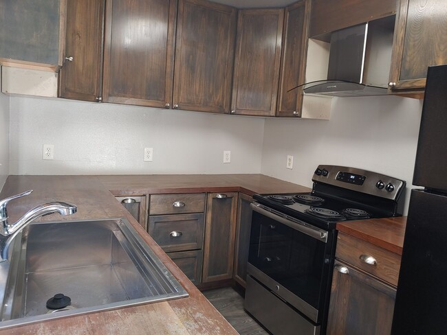 Building Photo - Now Leasing – Beautiful 3 Bedroom Townhome...