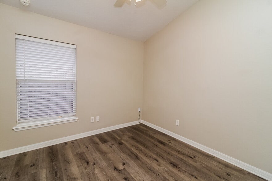 Building Photo - 12848 Parkbury Dr