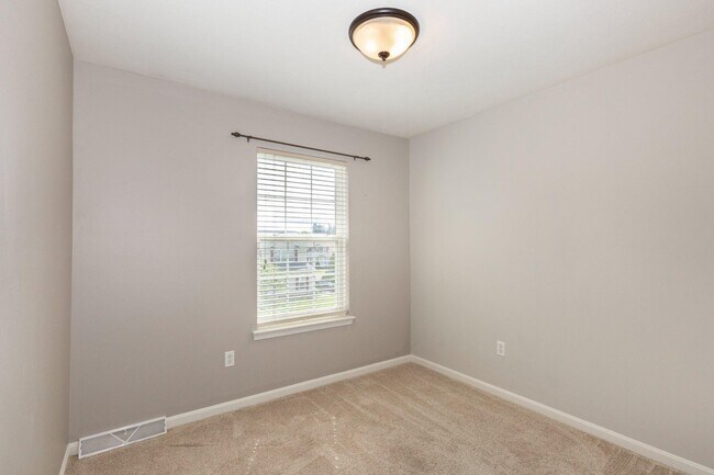 Building Photo - 1784 UPPER Ln