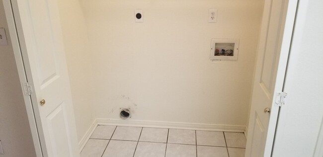Building Photo - 3801 Hitchrock Dr