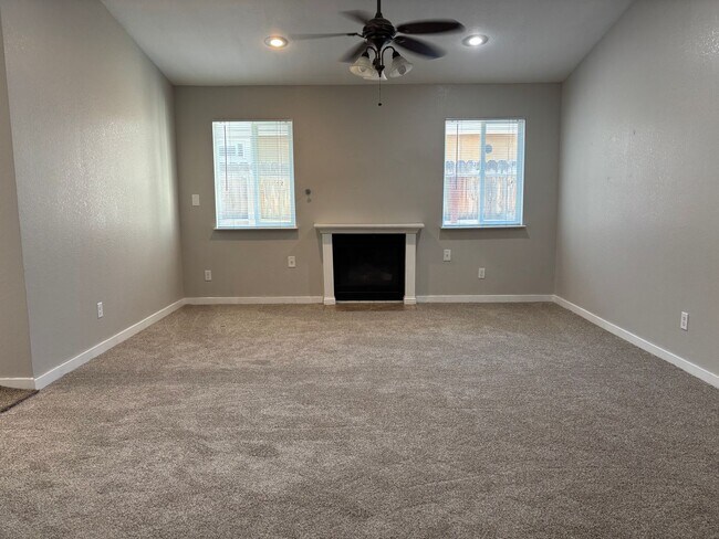 Building Photo - 3 BR home near Central High East campus, good access to HWY 99
