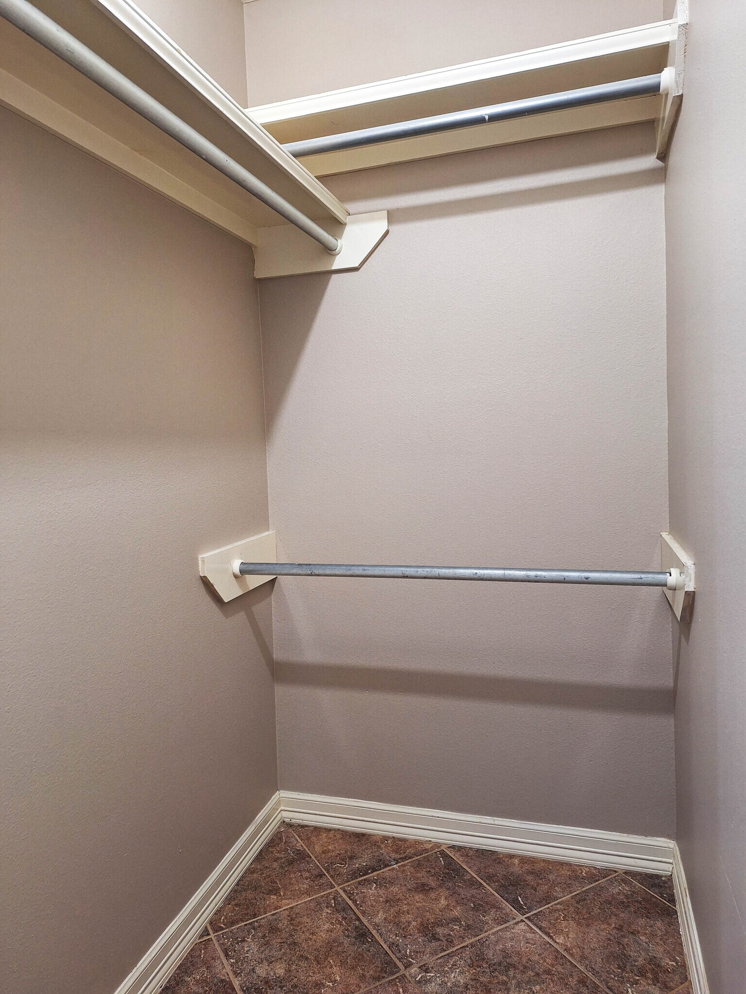 Building Photo - 2118 Aruba Dr