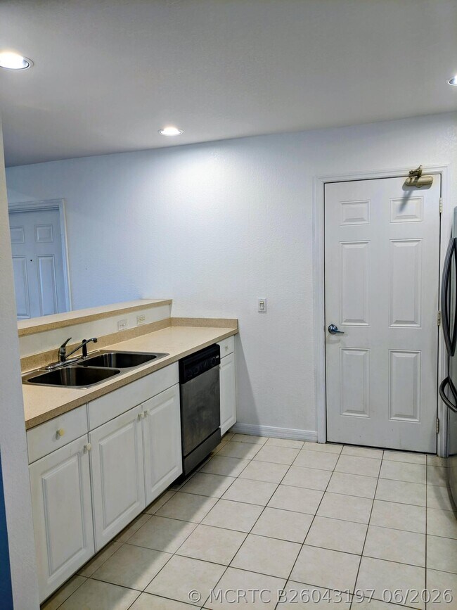 Building Photo - 1804 Blue Heron Ln