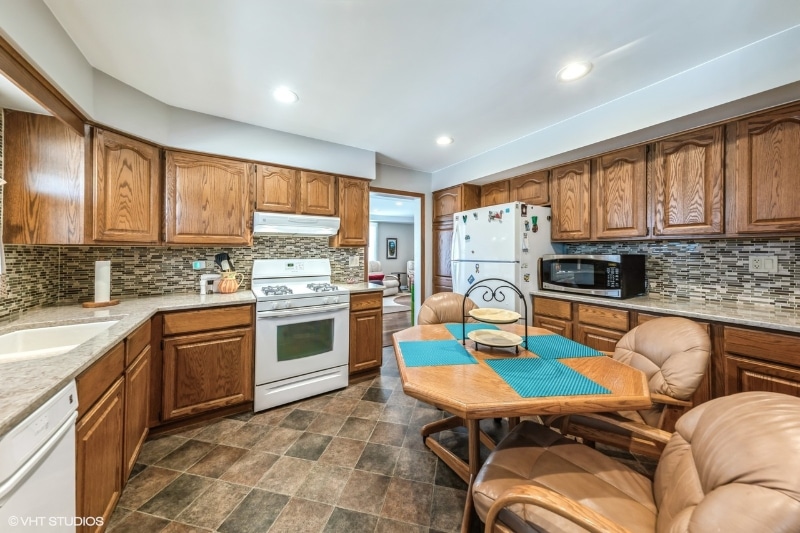 Building Photo - 9701 Merton Ave