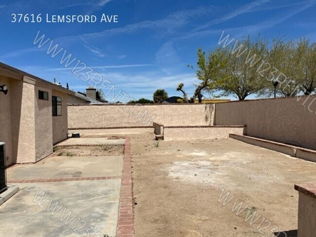 Building Photo - 37616 Lemsford Ave