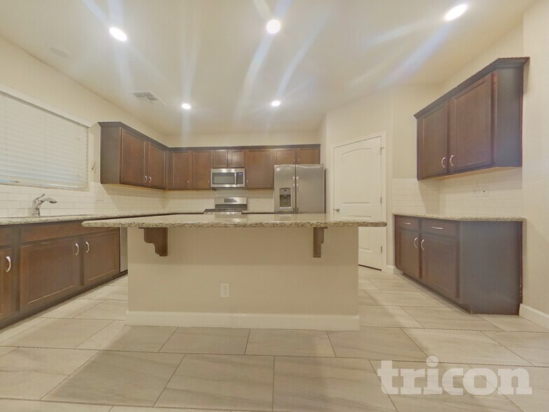 Building Photo - 17142 W Seldon Ln